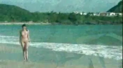 Hij stopt een pik heel diep gratis erotische film kijken in haar mond.