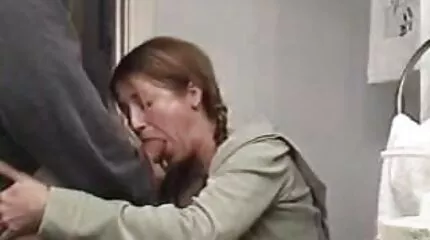 Emma Hi viene wordt geneukt door een gratis sexfims kijken masseur.