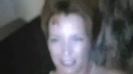 Kijk naar sexfilms gratis kijken een vrouw met een harig kutje.