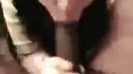 Natasha mooi neukt met een vriend buitenshuis. gratis sex films kijken