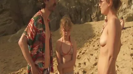 Volwassen stiefmoeder seksfilms kijken geneukt door stiefzoon.