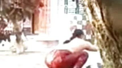 Het gratis seksfilms kijken meisje met beugels voert meesterlijk een blowjob uit.