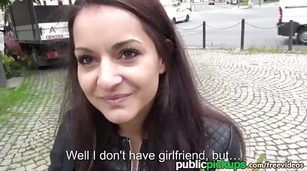 Ik kon het niet laten en gaf een lekkere blowjob aan mijn stiefvader tijdens de massage. gratis sex films bekijken