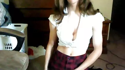 Blond met pigtails sexfilm kijken geneukt.