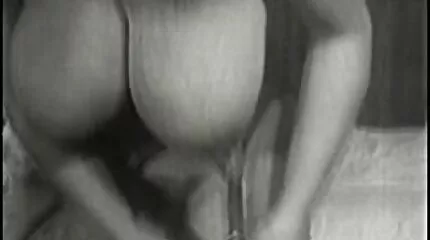 Capri Lmonde pornofilms bekijken mond gesnoerd kutje met een lul om niet te masturberen.