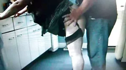 Sperma gratis sex filmpjes kijken vliegt in Dollsivups gesloten Pussyy