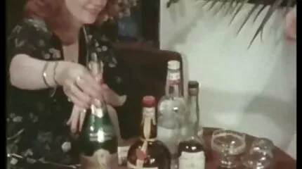 Ik help mijn broer de erectie te pornofilm kijken verwijderen en zijn ballen leeg te maken.