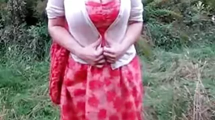 De blanke man probeerde onzeker om een seksfilms kijken zwarte vrouw kont neuken en slaagde.