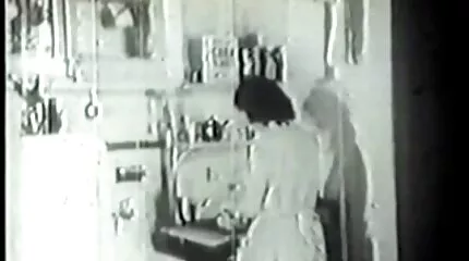 Neuken met dochter ' s vriend in seksfilm kijken de winkel.