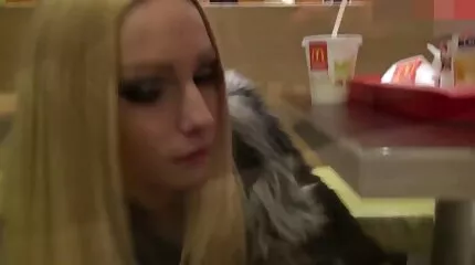 Gemaskerde slaaf Zorro gratis films kijken sex geeft blowjob op cam.