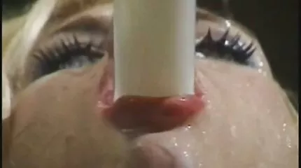 Regina gratis pornofilms kijken Rich masturbeert met een speeltje uit een sekswinkel.