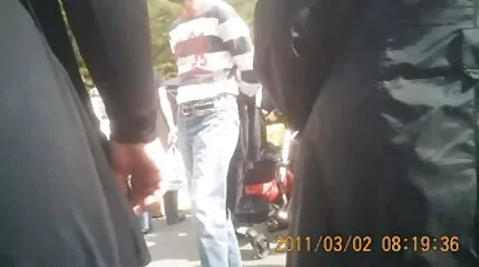 Jong meisje neukt met gratis erotische film kijken een veiligheid guard.