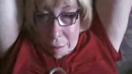 Amber Green is bang om gratis porno kijk voor altijd bij de lul van haar man te zijn.