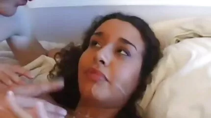 Roodharige zomer Hart jerks lul tussen haar pornofilm kijken tieten en expectes naar neuken.