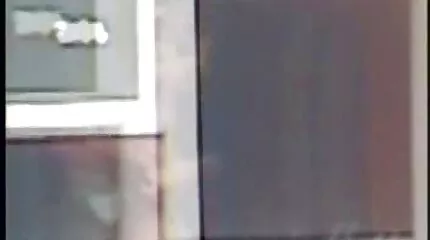 Weinig Engel wrijft sperma op sexfilm kijken gratis haar poesje na het lijden van een slurping.