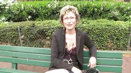 Alicia zuigt sexfilm kijken lul en wordt geneukt.