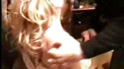 Glasha verliest haar onschuld met gratis neukfilm de jongen.